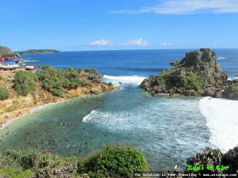 wisata Pantai Nglambor GunungKidul yang mempesona