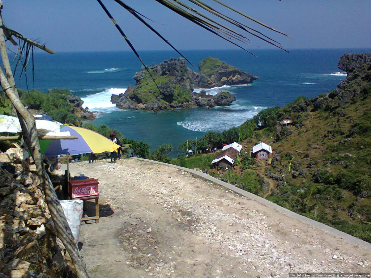 wisata Pantai Nglambor GunungKidul yang mempesona