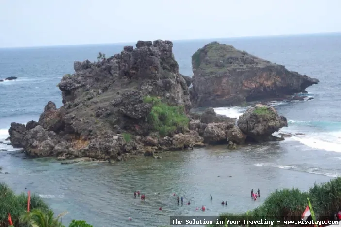 wisata Pantai Nglambor GunungKidul yang mempesona