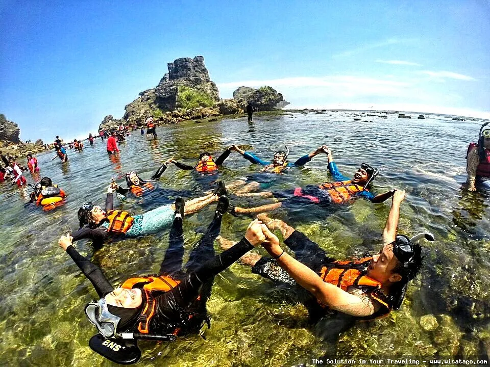 wisata Pantai Nglambor GunungKidul yang mempesona