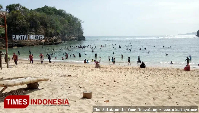 wisata Pantai Ngliyep yang mempesona