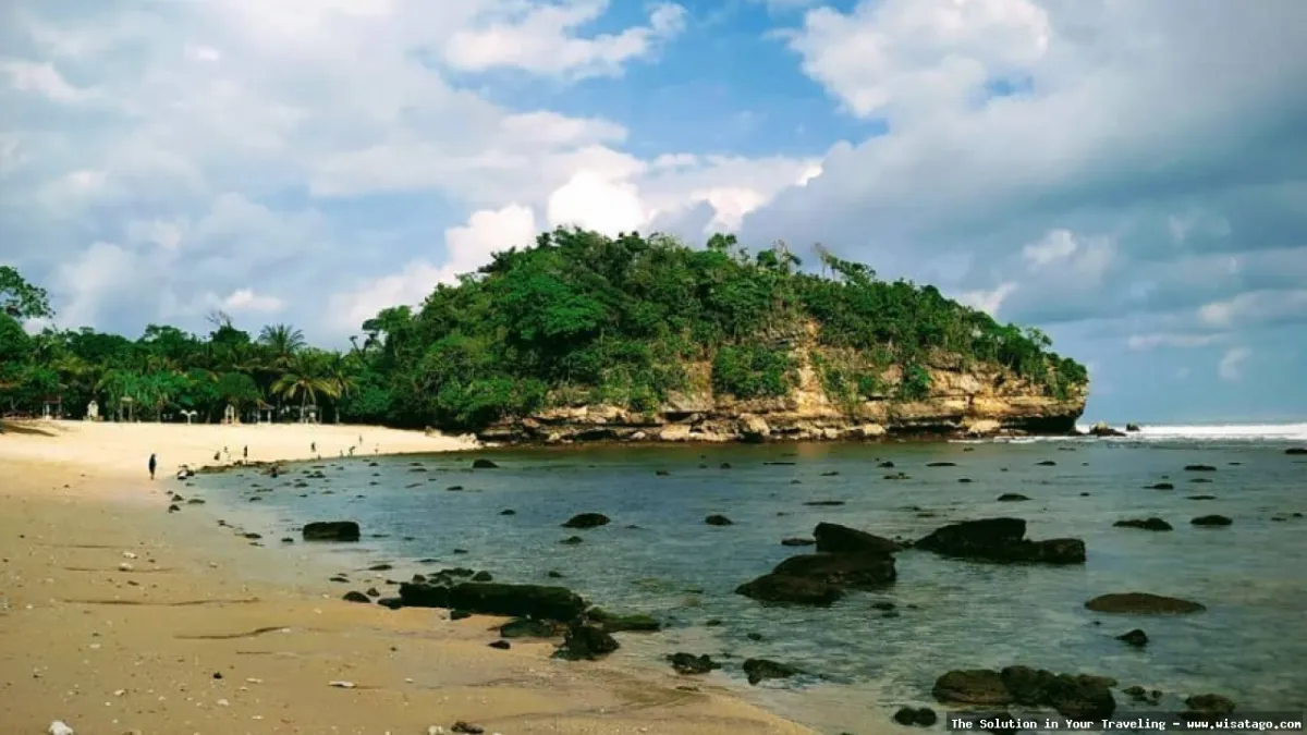 Wisata Pantai Ngliyep dengan pemandangan indah