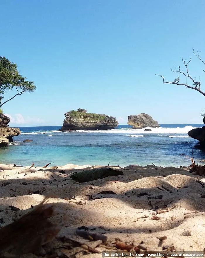 wisata Pantai Ngliyep Malang mempesona.
