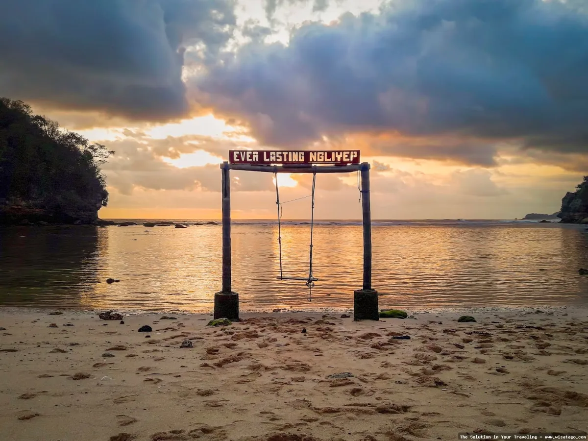 Wisata Pantai Ngliyep Malang nan indah