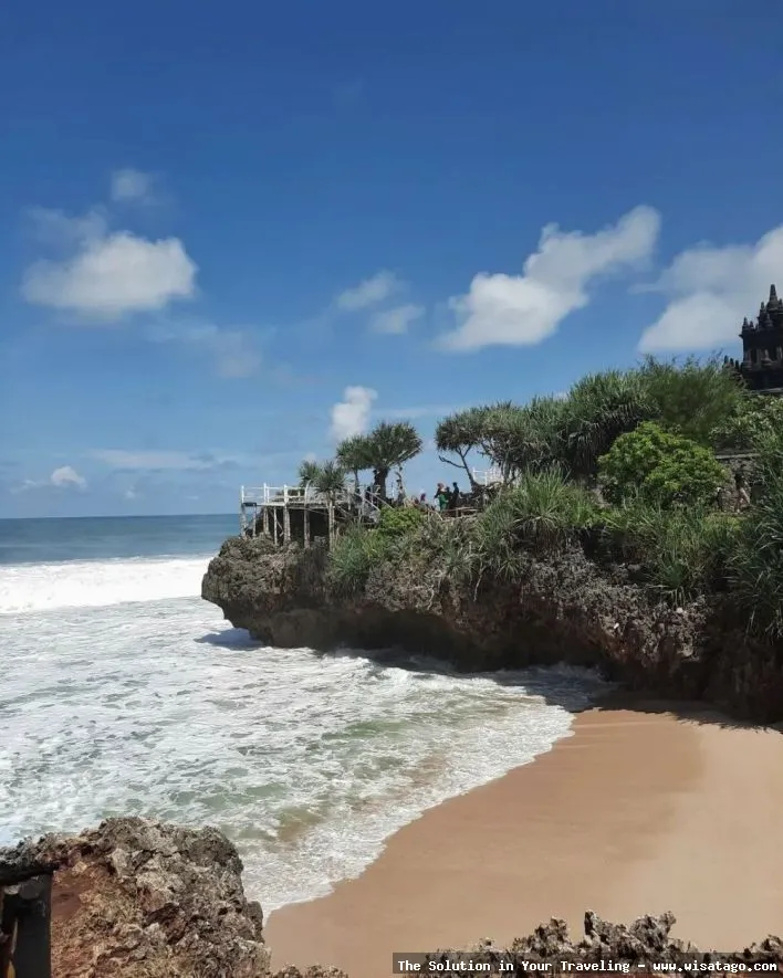 wisata Pantai Ngobaran Gunungkidul eksotis mempesona