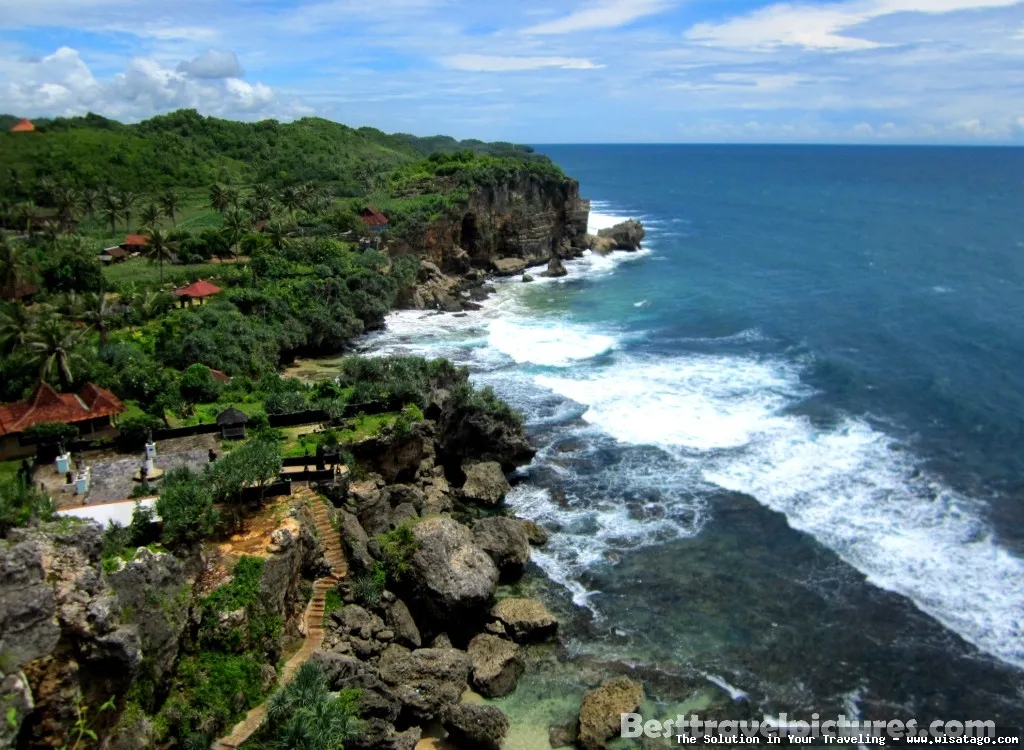 Wisata Pantai Ngobaran Gunungkidul yang eksotis