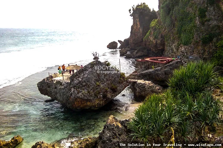 wisata Pantai Ngobaran Gunungkidul eksotis memukau