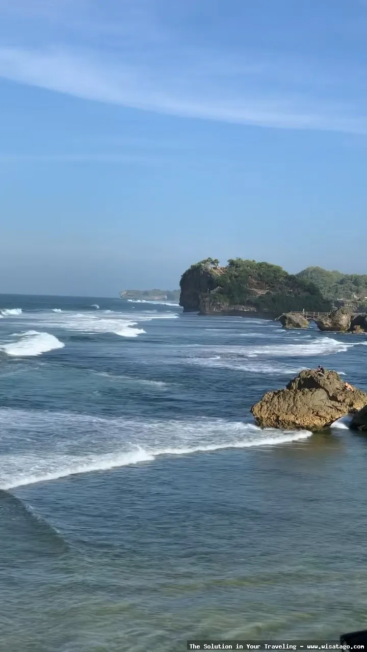Wisata Pantai Ngrumput yang memukau alami