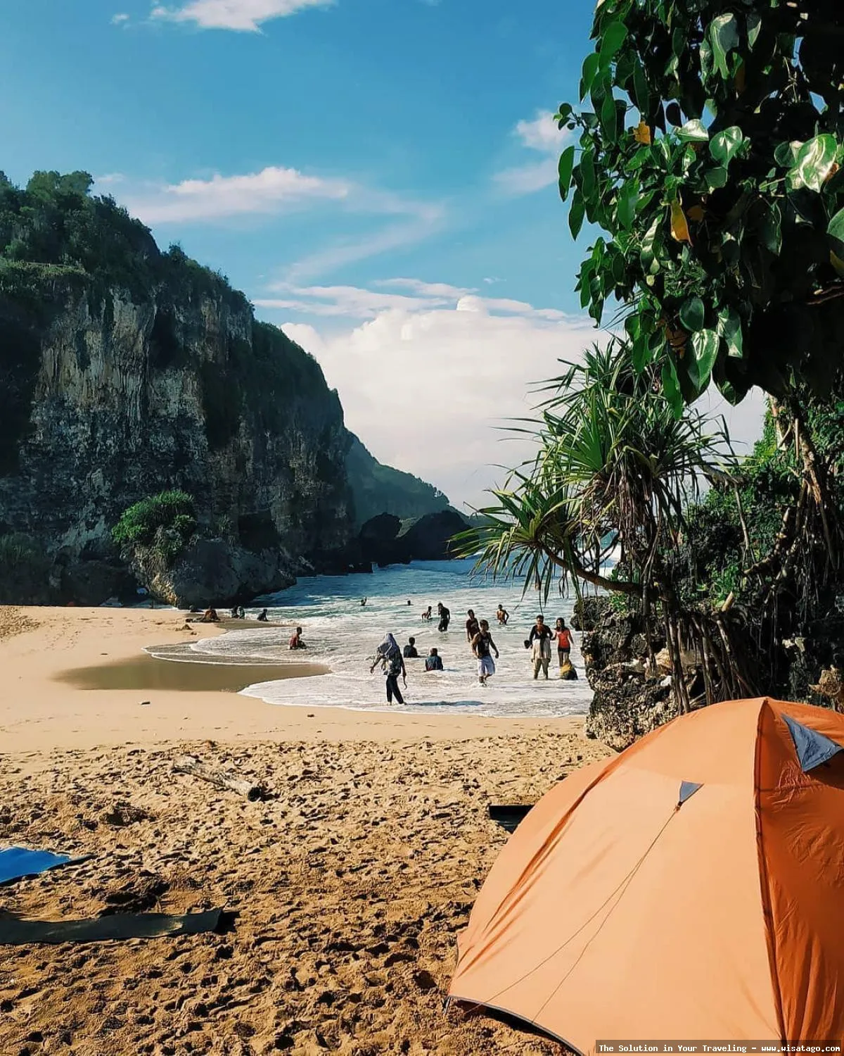 wisata Pantai Ngrumput yang mempesona