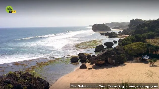 wisata Pantai Ngrumput yang mempesona