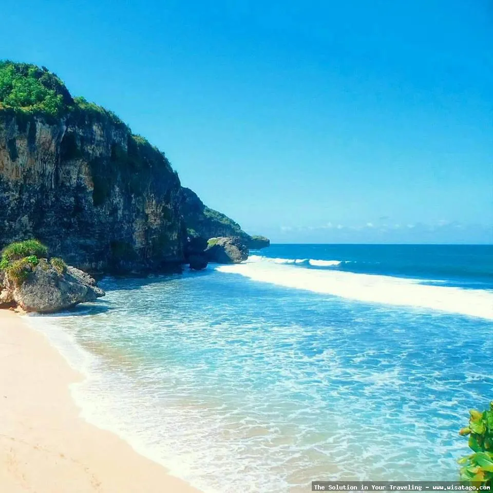 wisata Pantai Ngrumput yang mempesona