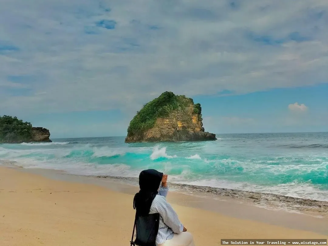 Wisata Pantai Ngudel, pasir putih menawan
