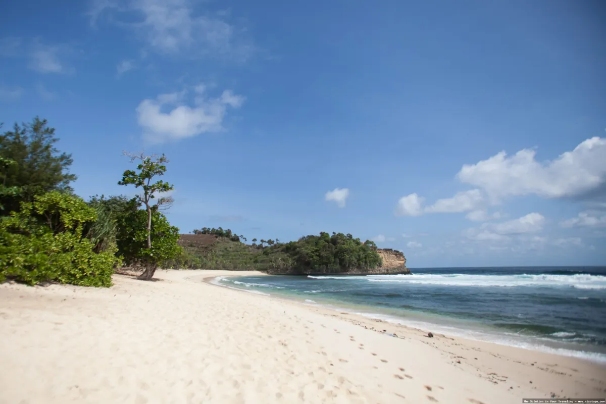 wisata Pantai Ngudel yang memukau