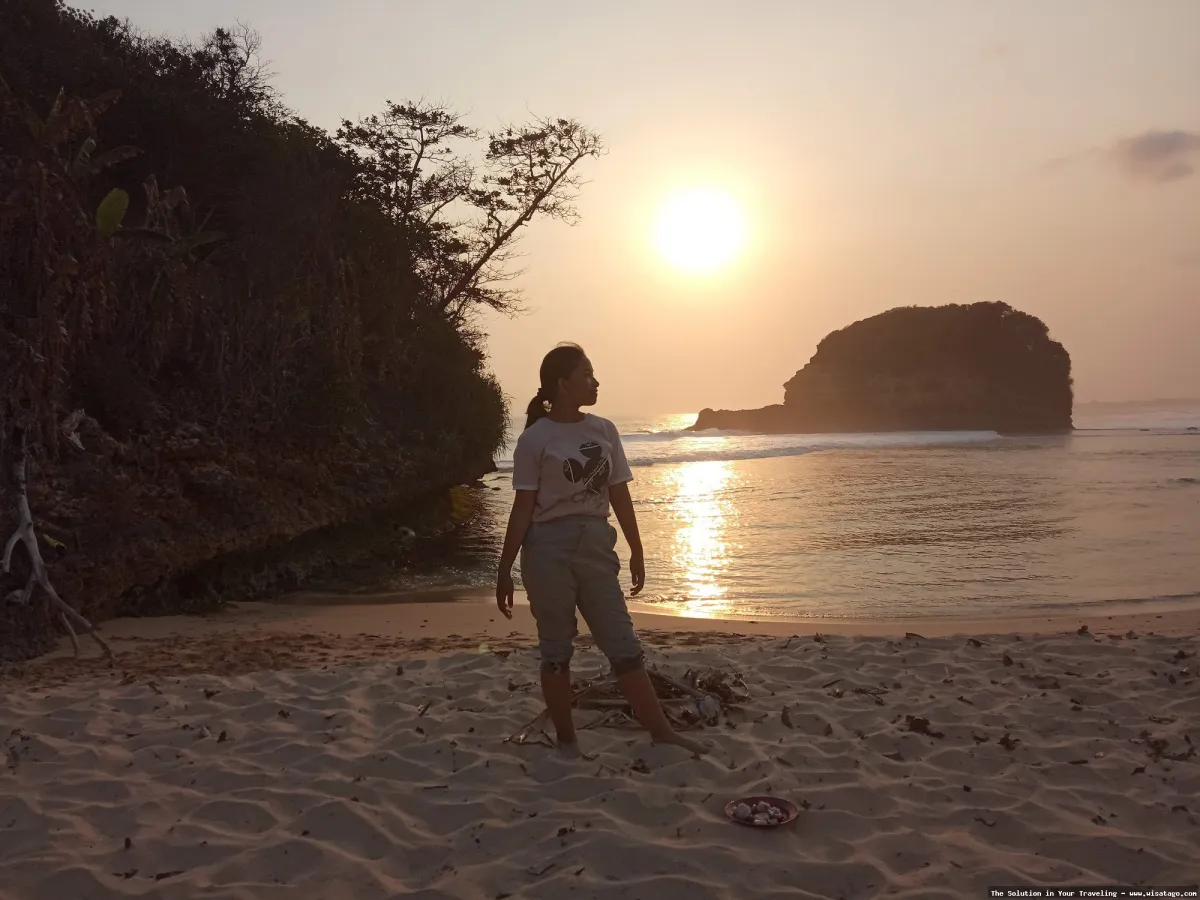 Wisata Pantai Ngudel yang mempesona.