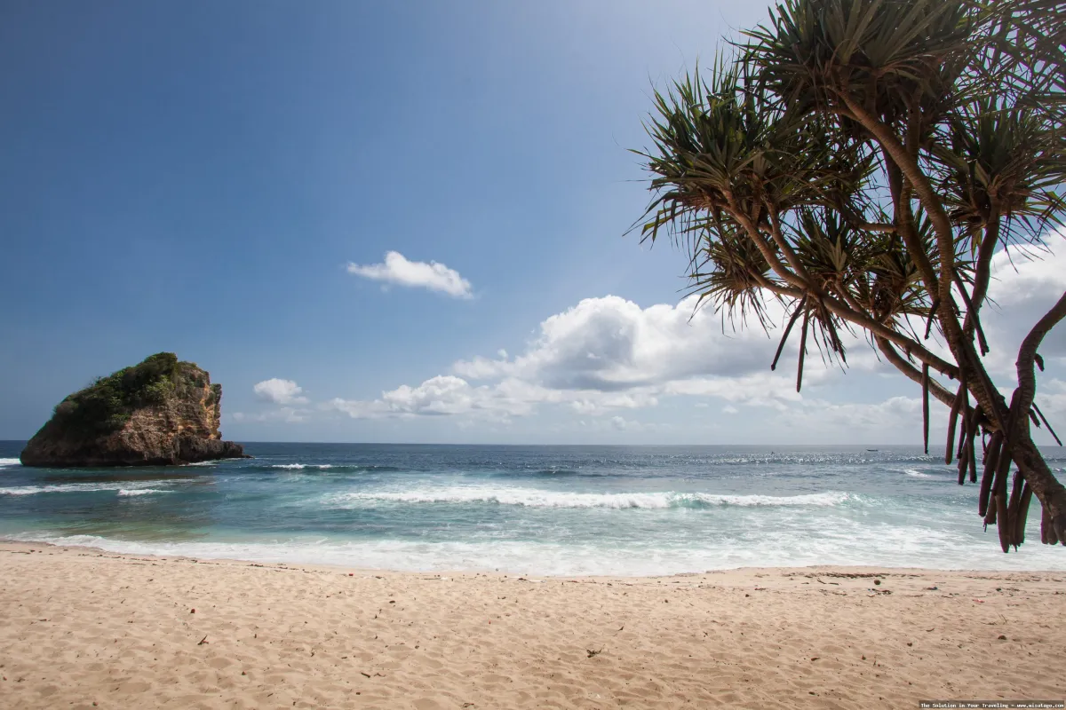 Wisata Pantai Ngudel yang menawan hati