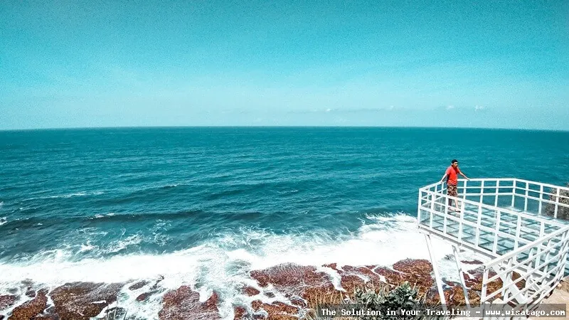 wisata Pantai Nguluran, tebing karang