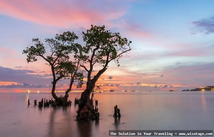 Wisata Pantai Nirwana yang mempesona.