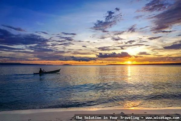 Wisata Pantai Nirwana yang mempesona.