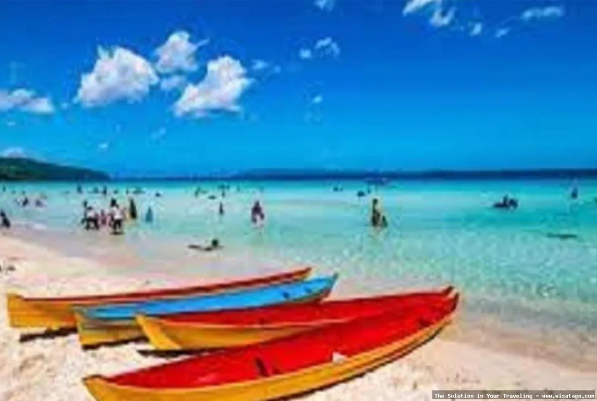 Wisata Pantai Nirwana yang mempesona.