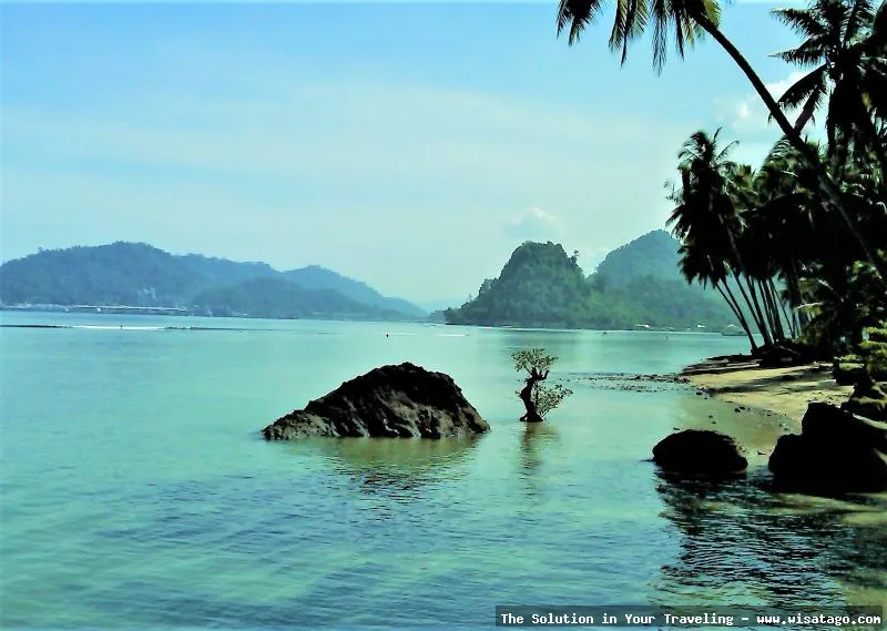 Wisata Pantai Nirwana yang mempesona.