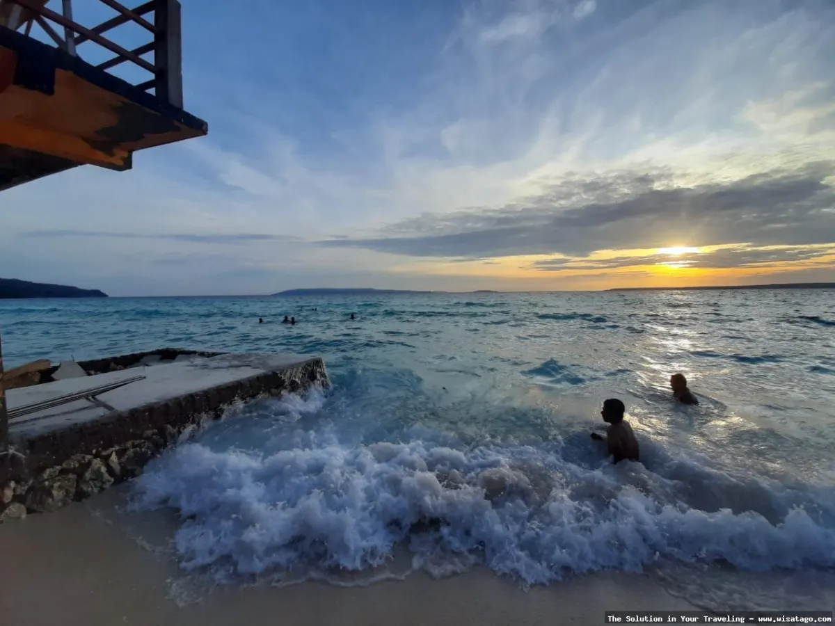 Wisata Pantai Nirwana yang mempesona.