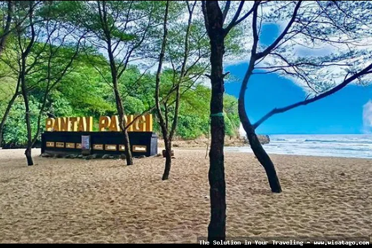 wisata Pantai Pangi yang mempesona
