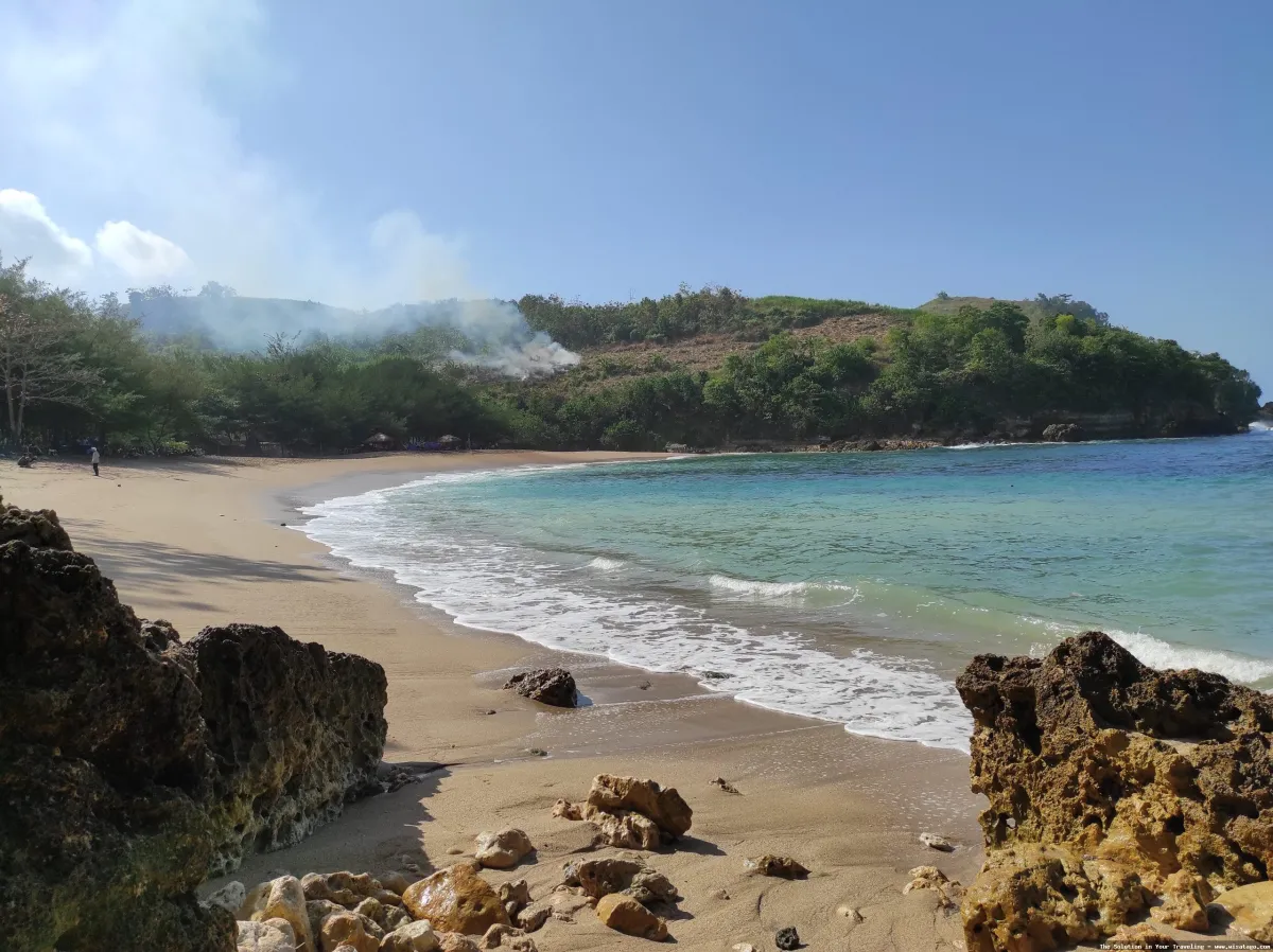 Wisata Pantai Pangi yang mempesona