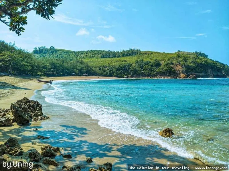 Wisata Pantai Pangi yang menawan hati