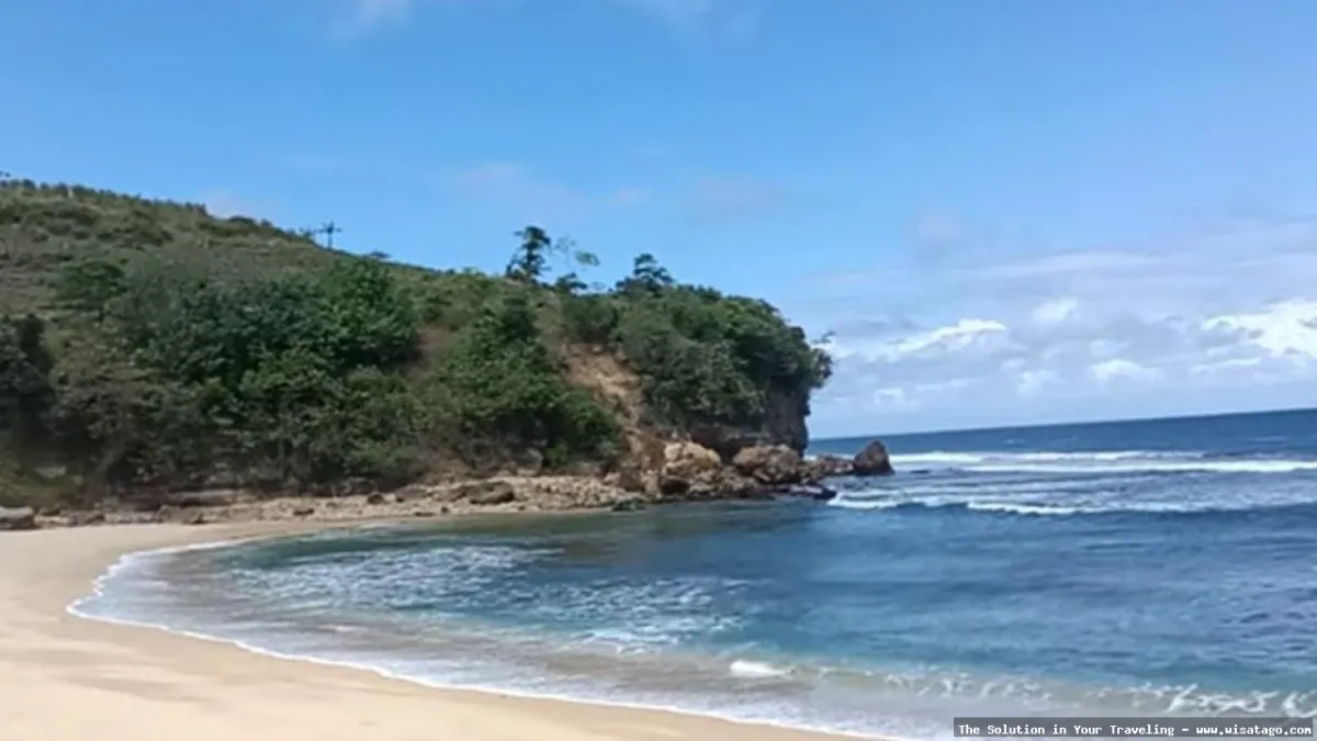 wisata Pantai Pangi yang memukau