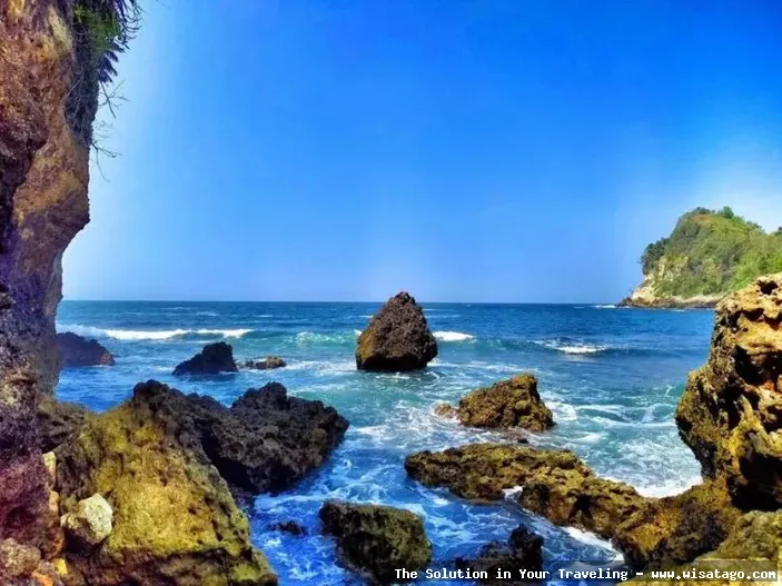 Wisata Pantai Pangi yang mempesona.