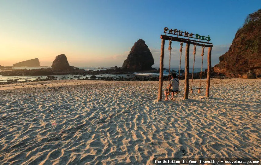 Wisata Pantai Papuma Jember nan indah