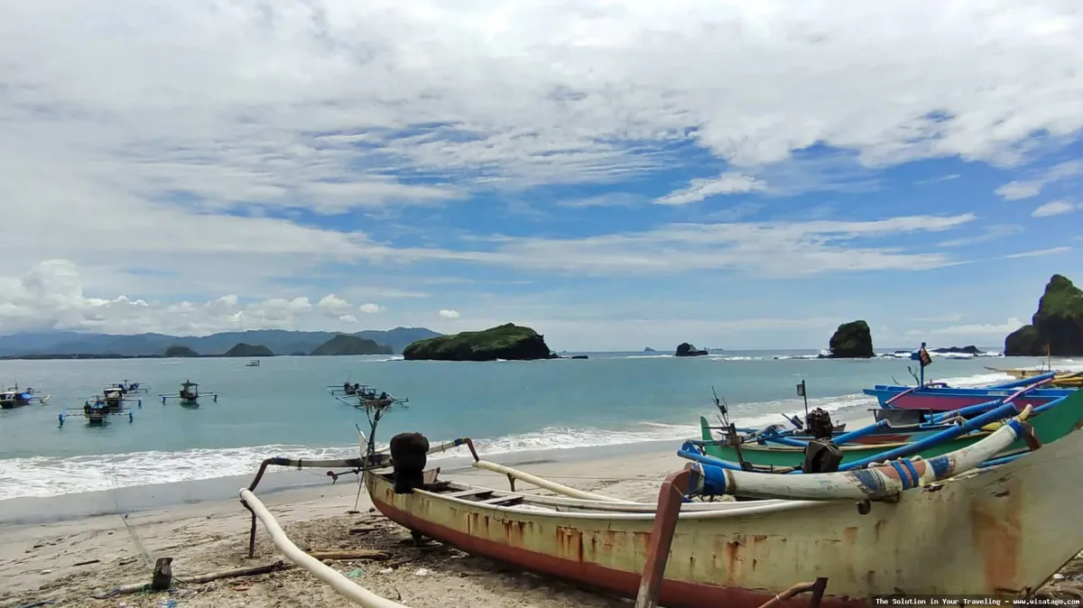 Wisata Pantai Papuma Jember yang memukau