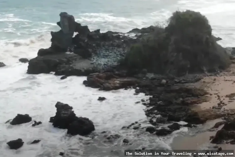 wisata Pantai Parang Kursi menawan