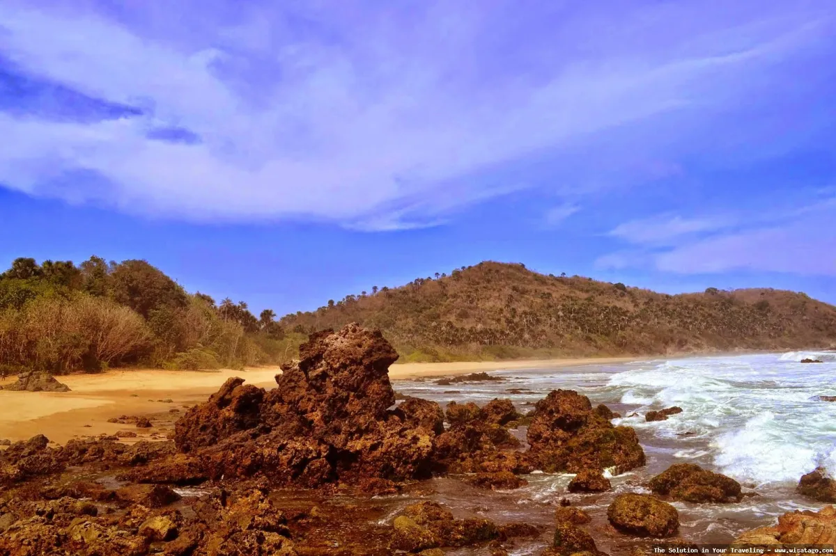 wisata Pantai Parang Kursi nan indah