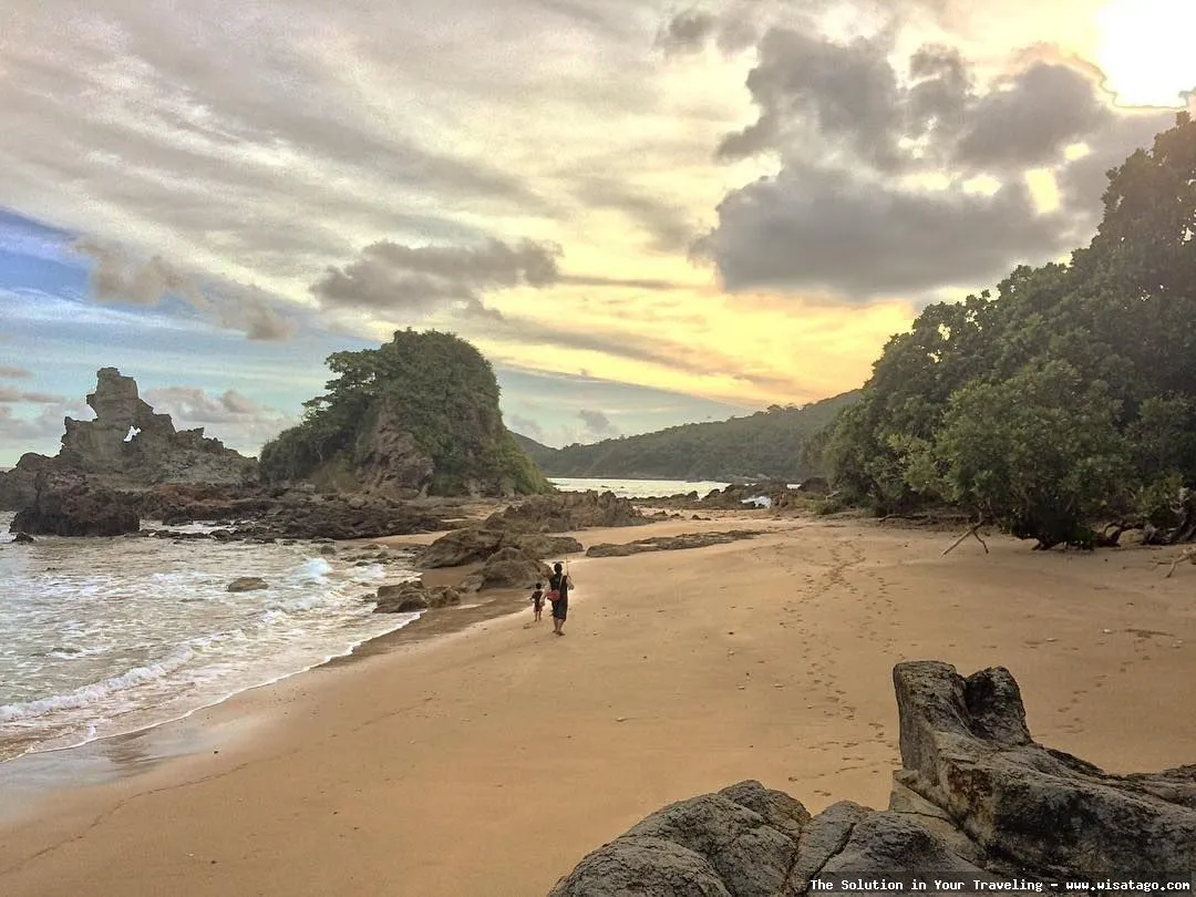 wisata Pantai Parang Kursi menawan