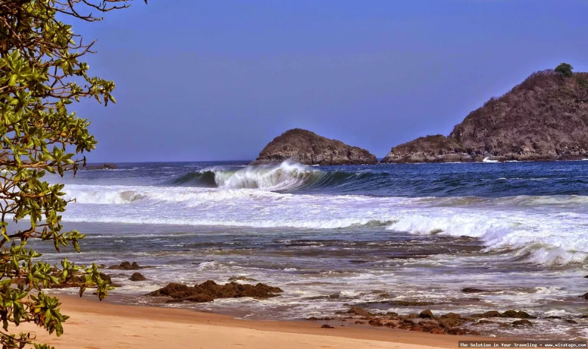 wisata Pantai Parang Kursi nan eksotis