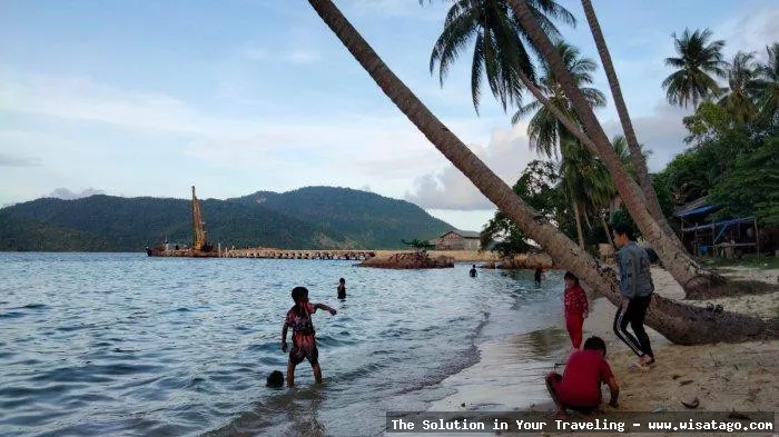 wisata Pantai Pasir Manang yang indah
