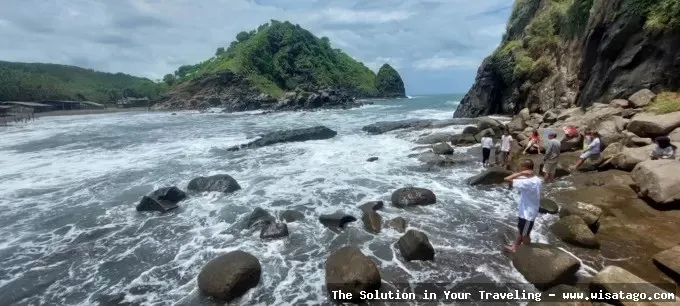 Wisata Pantai Payangan Jember nan indah