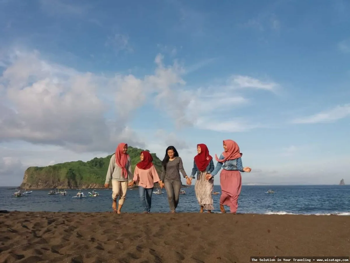 wisata Pantai Payangan Jember yang indah