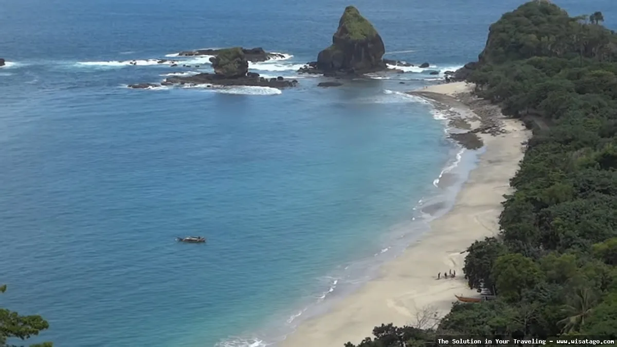 Wisata Pantai Payangan Jember nan indah