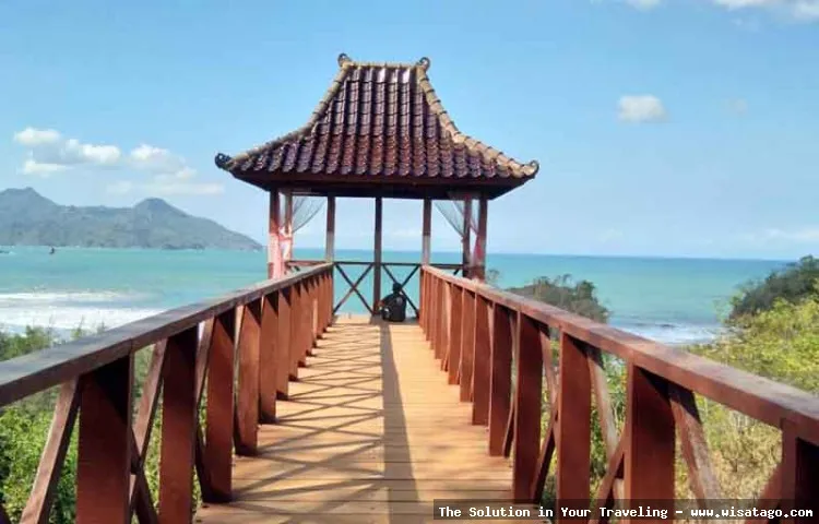 Wisata Pantai Pelang, pemandangan indah.