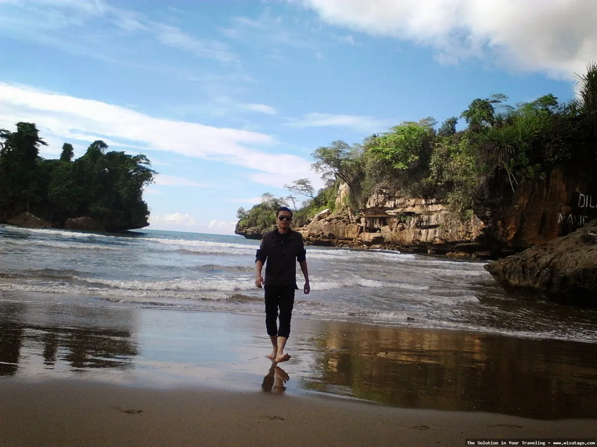 Wisata Pantai Pelang yang memukau hati