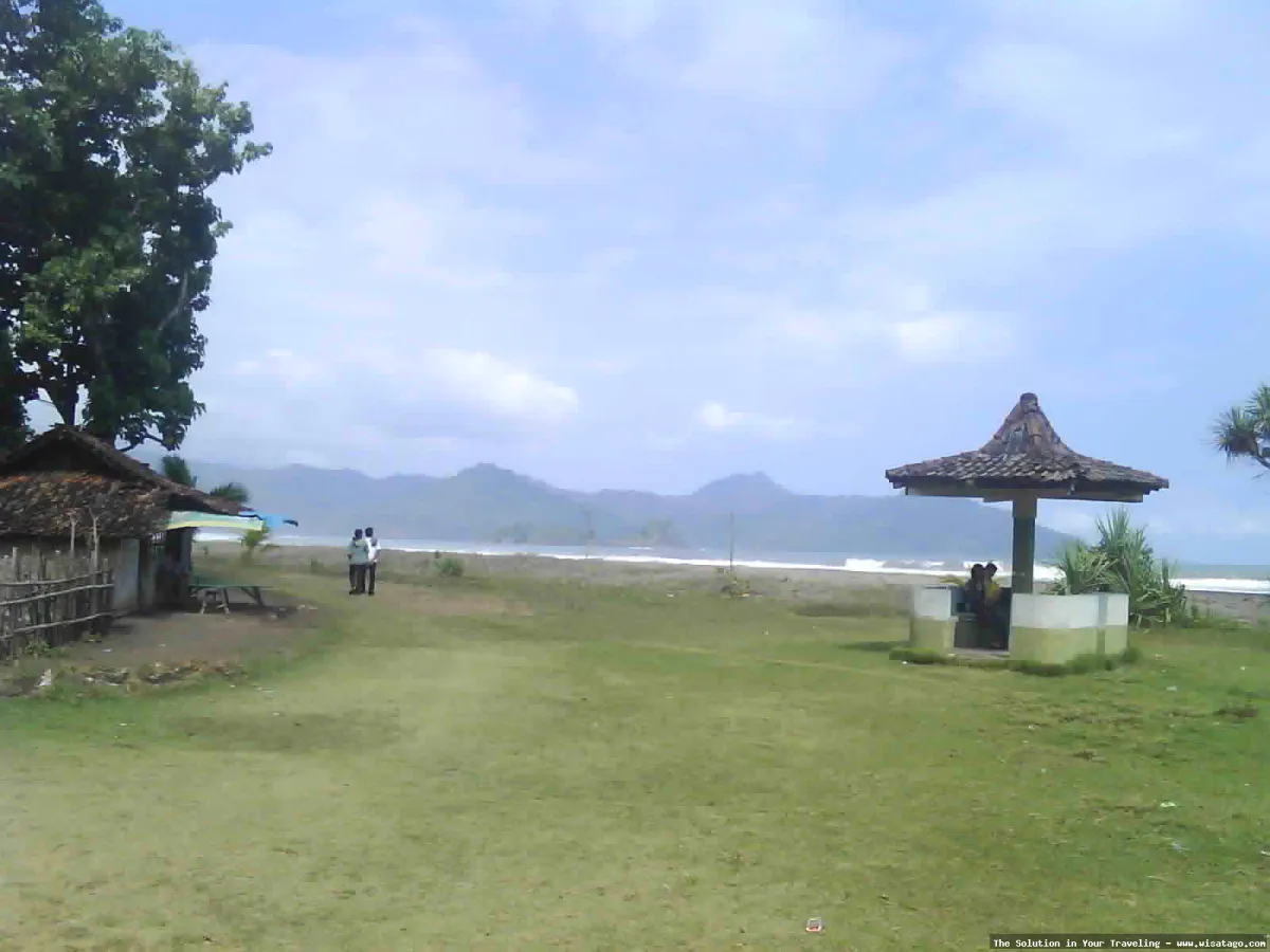wisata Pantai Pelang nan indah