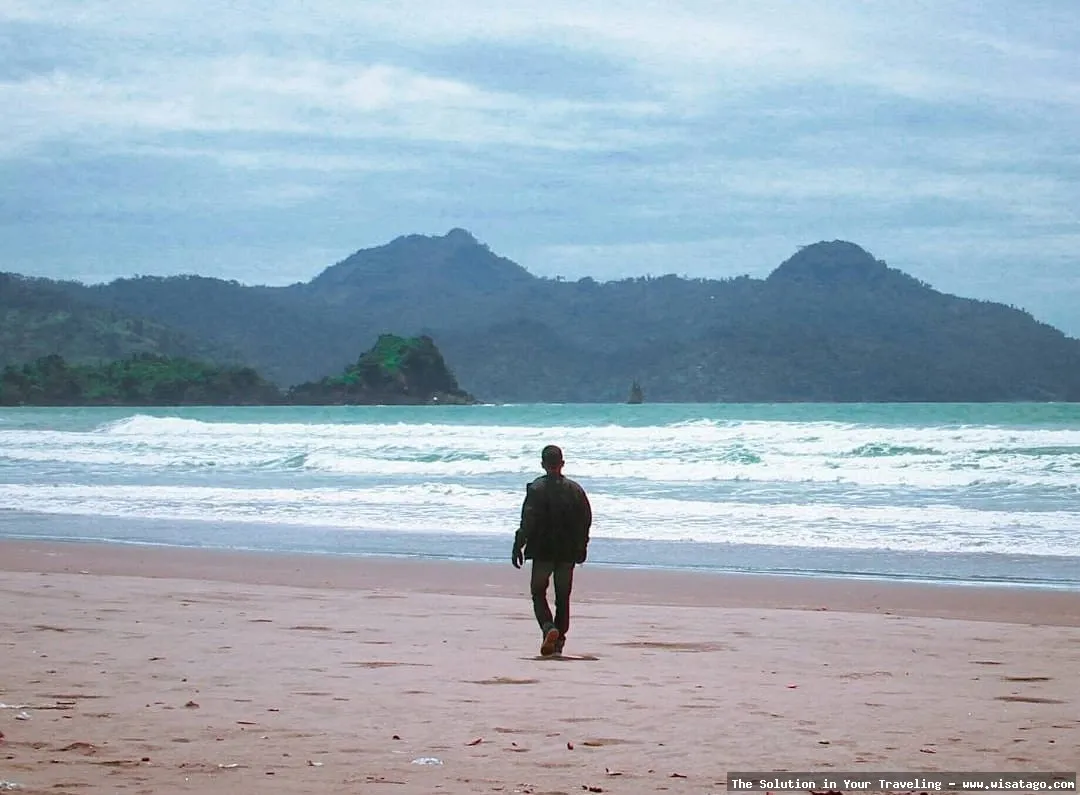 wisata Pantai Pelang yang memukau