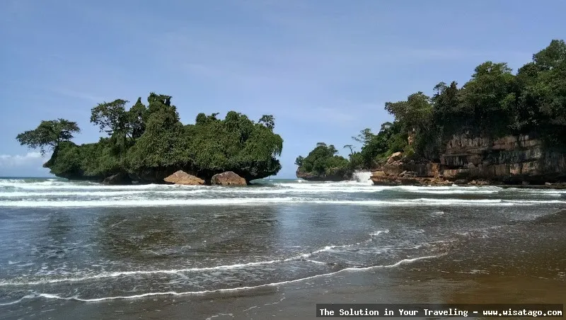 wisata Pantai Pelang nan indah