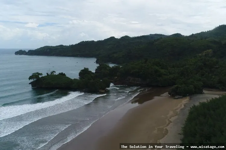 wisata Pantai Pelang nan eksotis