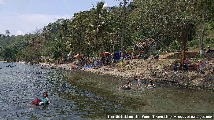 Wisata Pantai Pelangi yang memukau