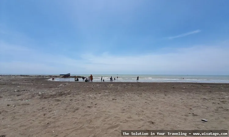 wisata Pantai Pelangi yang memesona