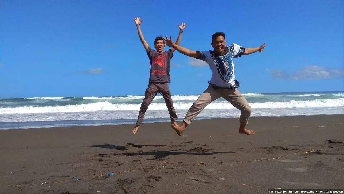 wisata Pantai Pelangi yang memukau