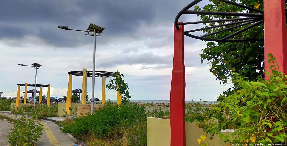 Wisata Pantai Pelangi yang memukau.